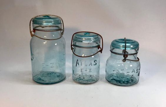 Kristin Holt | Old West Mason Jars. Photo of three antique Atlas canning jars in graduated sizes. Image: antiques.LovetoKnow.com via Pinterest.