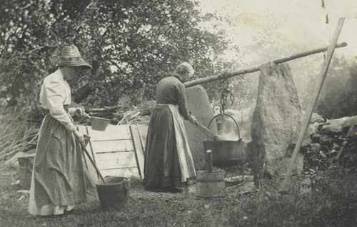 Kristin Holt | Soap Making on the Old West Homestead. Photo: Old Fashioned Soap Making. Image courtesy of Pinterest.