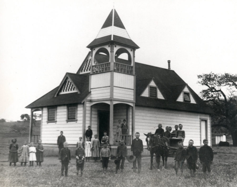 Kristin Holt | Education in the Old West. Photo: Timber School of Newbury Park, California, 1890s. Image: Public Domain, courtesy of Wikipedia.