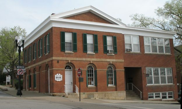 Kristin Holt | BOOK REVIEW: Legends of the West: The History of the James-Younger Gang, by Charles River Editors. Contemporary photograph of The Clay County Savings Bank.