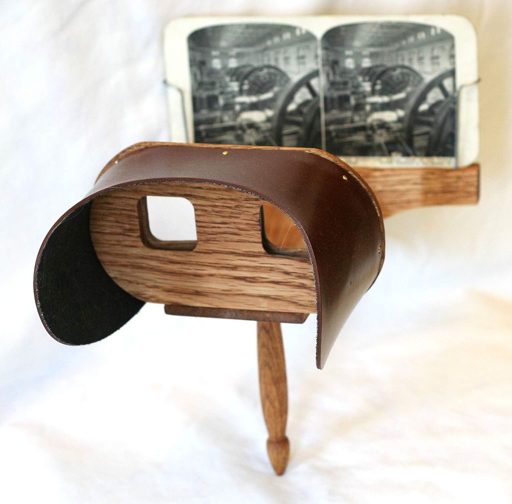Kristin Holt | Stereoscopes: Victorian Photograph Viewing. Holmes stereoscope. Image: Public Domain.