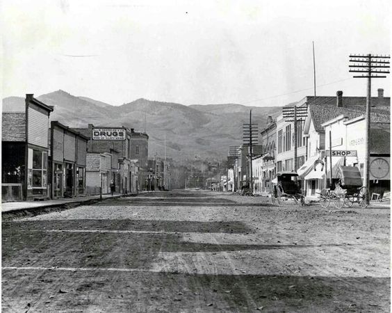 Kristin Holt | Old West Shootout--with a Rattlesnake. Vintage photograph, identified as Salmon, Idaho circa 1900. Courtesy: Pinterest.