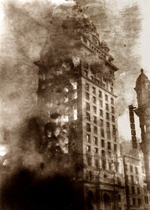 Kristin Holt | BOOK REVIEW: The San Francisco Earthquake of 1906: The Story of the Deadliest Earthquake in American History, By Charles River Editors. Vintage photo of San Francisco Earthquake and subsequent Fire, April 1906. Image Pinterest. 