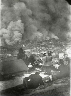 BOOK REVIEW: The San Francisco Earthquake of 1906: The Story of the Deadliest Earthquake in American History, By Charles River Editors. Vintage photograph of San Francisco Fire, 1906. Displaced residents watch fire from a hillside. Image: Pinterest.