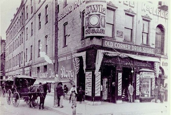 Kristin Holt | Victorian Dr. Pepper (1885). Vintage photograph: Morrison's Old Corner Drug Store. Image courtesy of Pinterest.