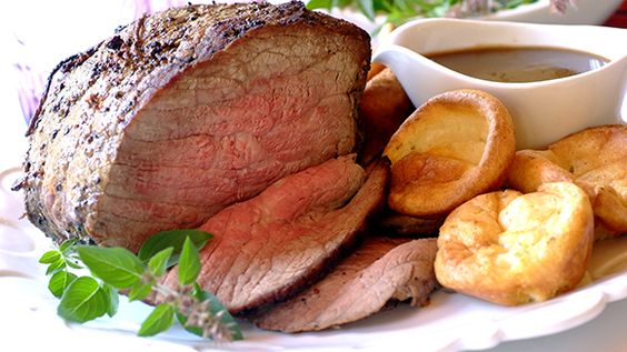 Kristin Holt | Victorian Fare: Yorkshire Pudding. Photo of rare roast beef dinner with Yorkshire pudding as a side dish. Image courtesy of Pinterest.