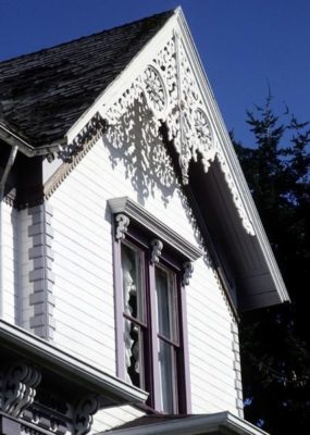 Kristin Holt | Victorian Gingerbread House with Gingerbread Trim Pattern. Image: Pinterest.