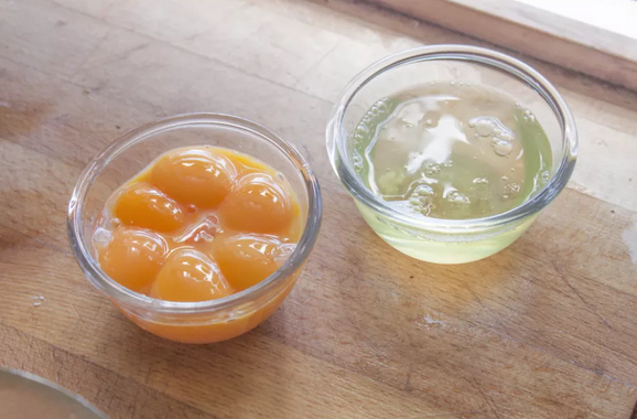 Kristin Holt | Victorian America's Gold and Silver Cakes. Photo: Separated egg yolks and egg whites. Image Credit: Daniel Peter Ronnenberg | Shutterstock.